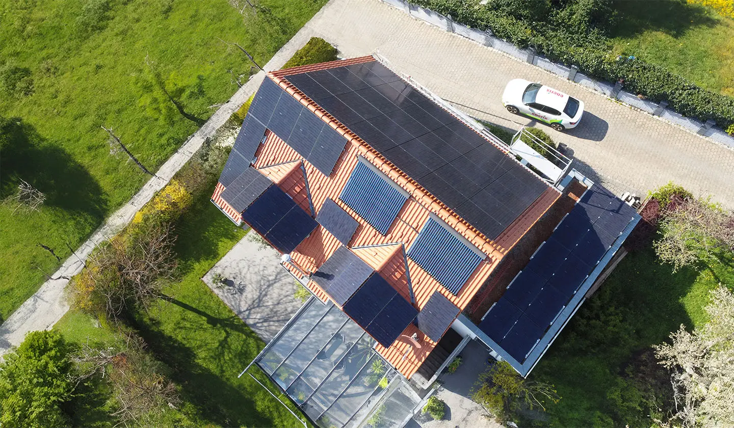 Eine Haus mit Photovoltaikanlage von enerix Böblingen-Fildern