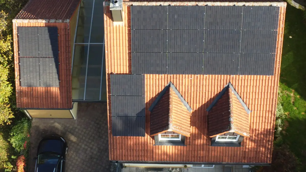 Photovoltaikanlage auf einem Hausdach in Altdorf