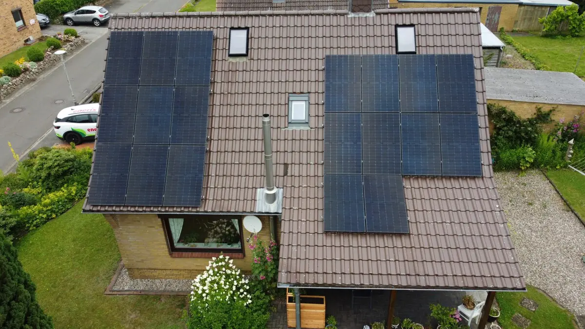 Photovoltaikanlage auf einem Hausdach in Owschlag