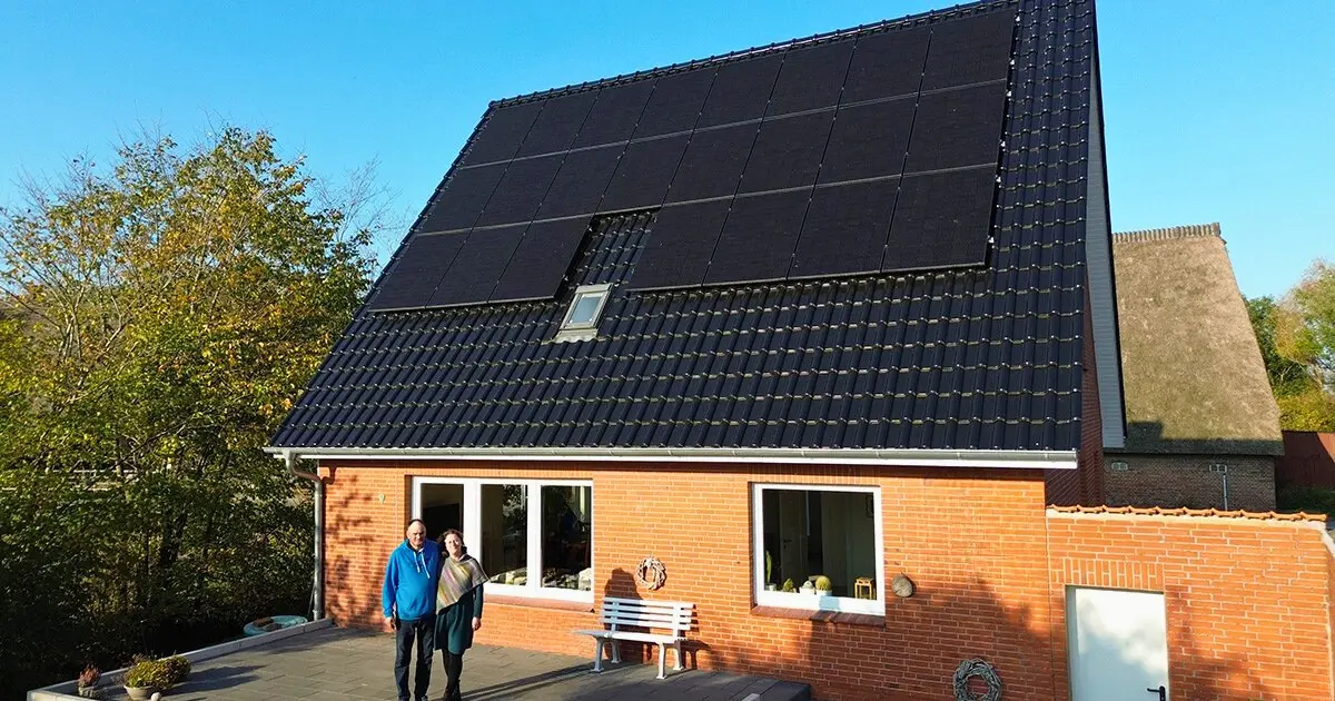 Photovoltaikanlage auf einem Hausdach in Seestermühe