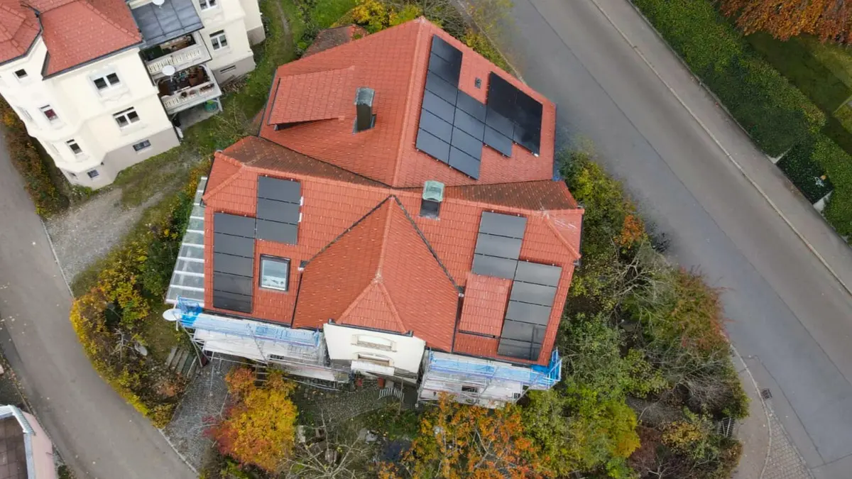 Photovoltaikanlage auf einem Hausdach in Wangen