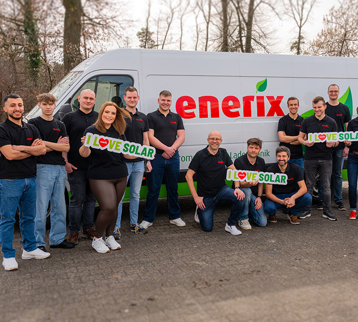 enerix Paderborn Team Foto vor enerix Truck