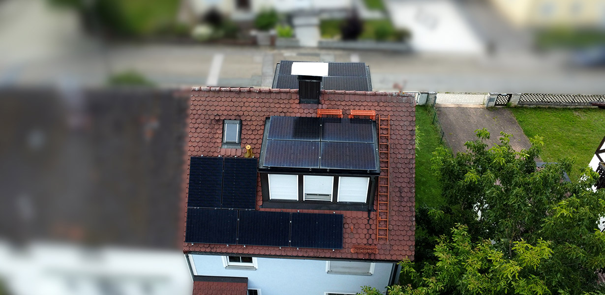 Photovoltaikanlage auf Dach von Einfamilienhaus