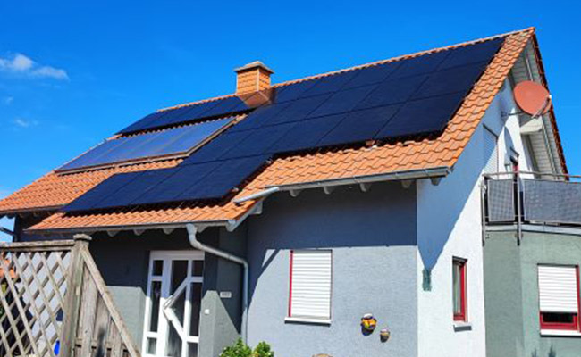 Haus mit PV Anlage von enerix Rheinhessen