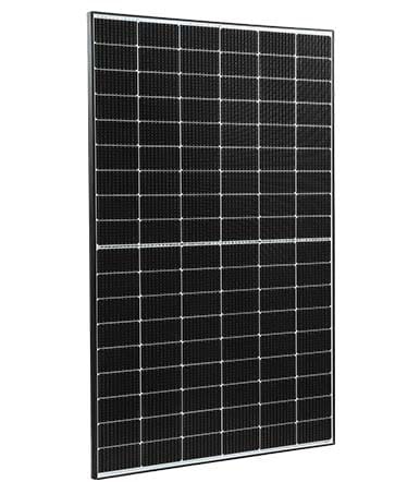 ein einzelnes schwarzes Solarmodul mit weißen Gitterlinien der Firma Solar Fabrik