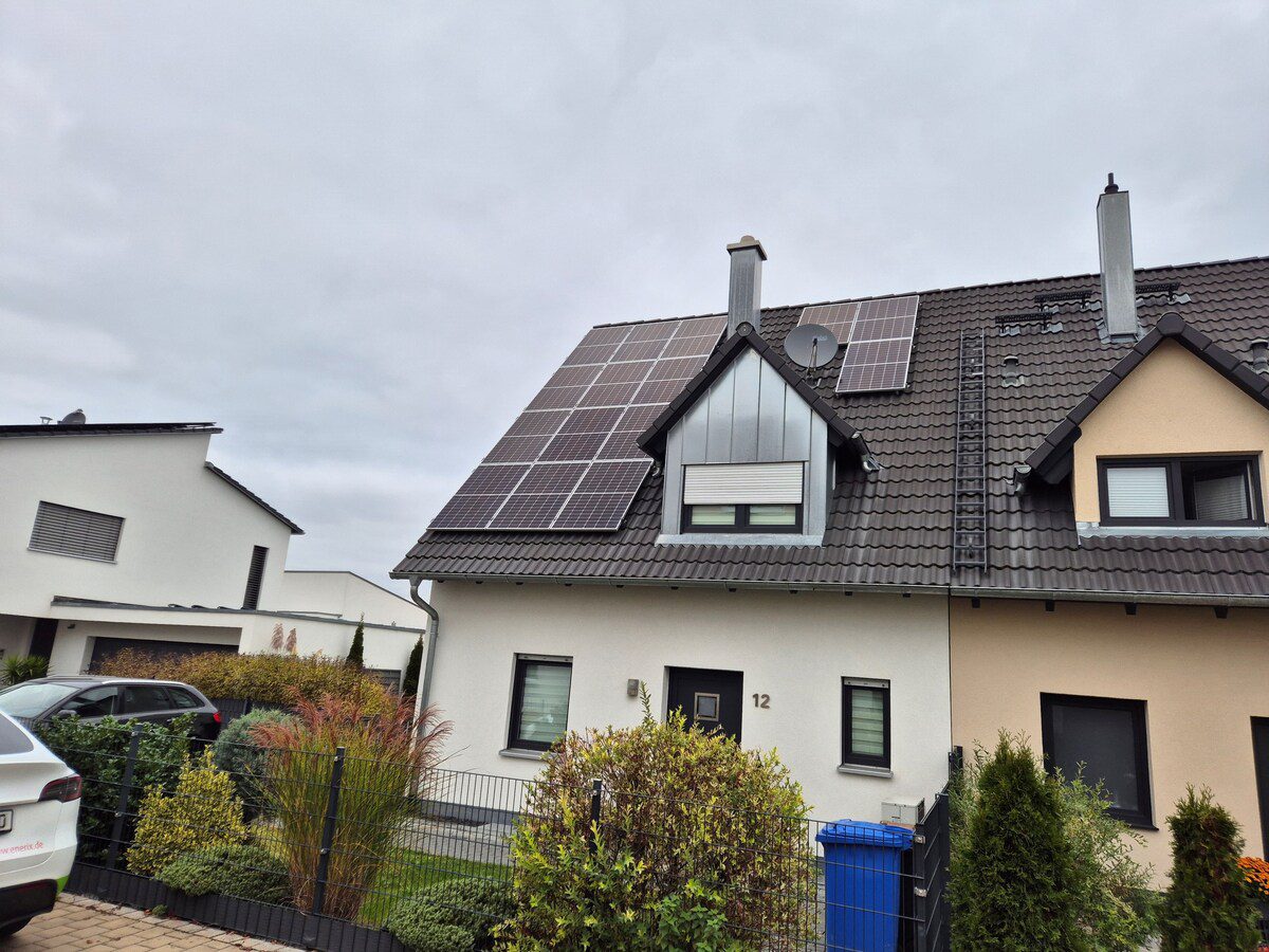 Photovoltaikanlage auf einem Hausdach in Allersberg