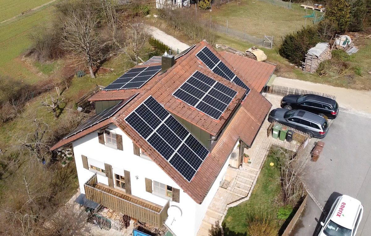 Photovoltaikanlage auf einem Hausdach in Burgthann