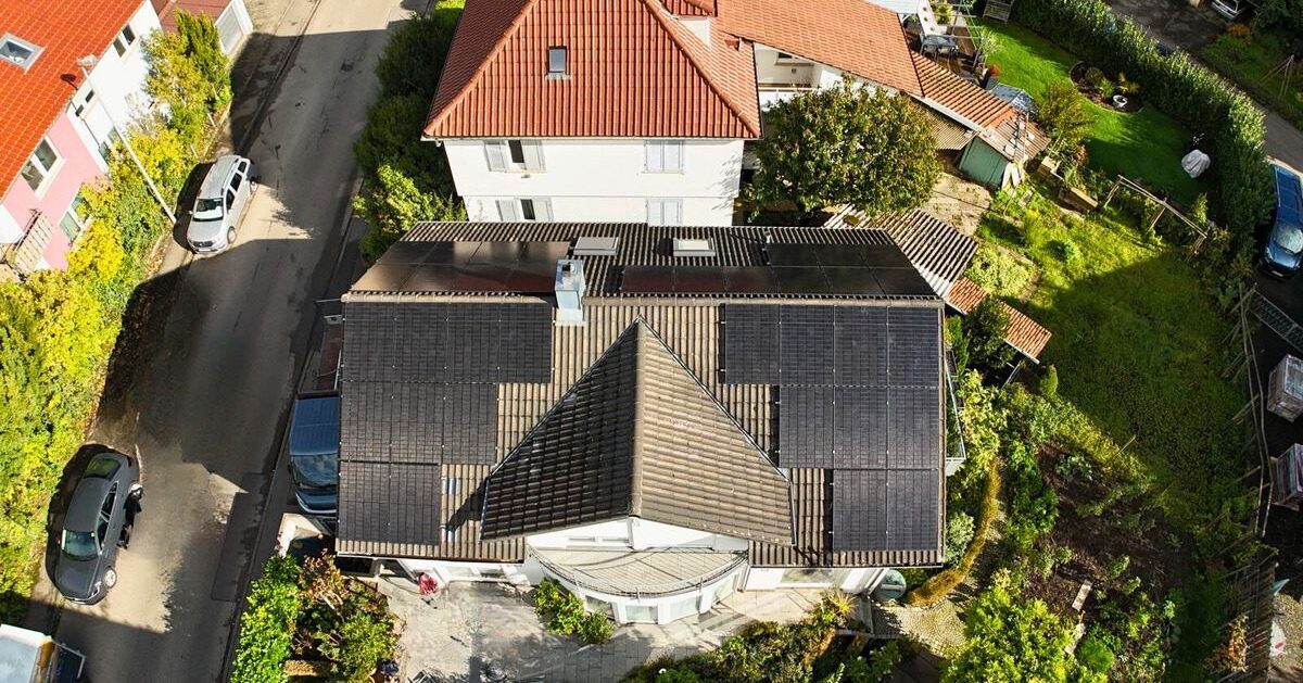 Photovoltaikanlage auf einem Hausdach in Kernen im Remstal