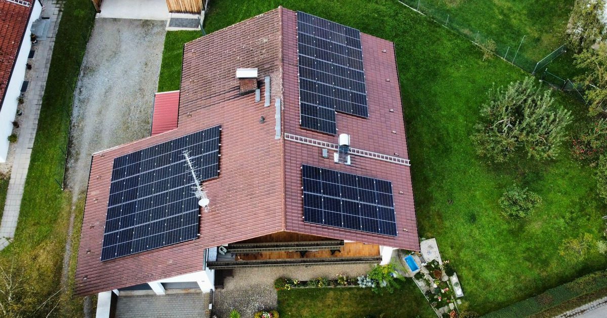 Photovoltaikanlage auf einem Hausdach in Viechtach